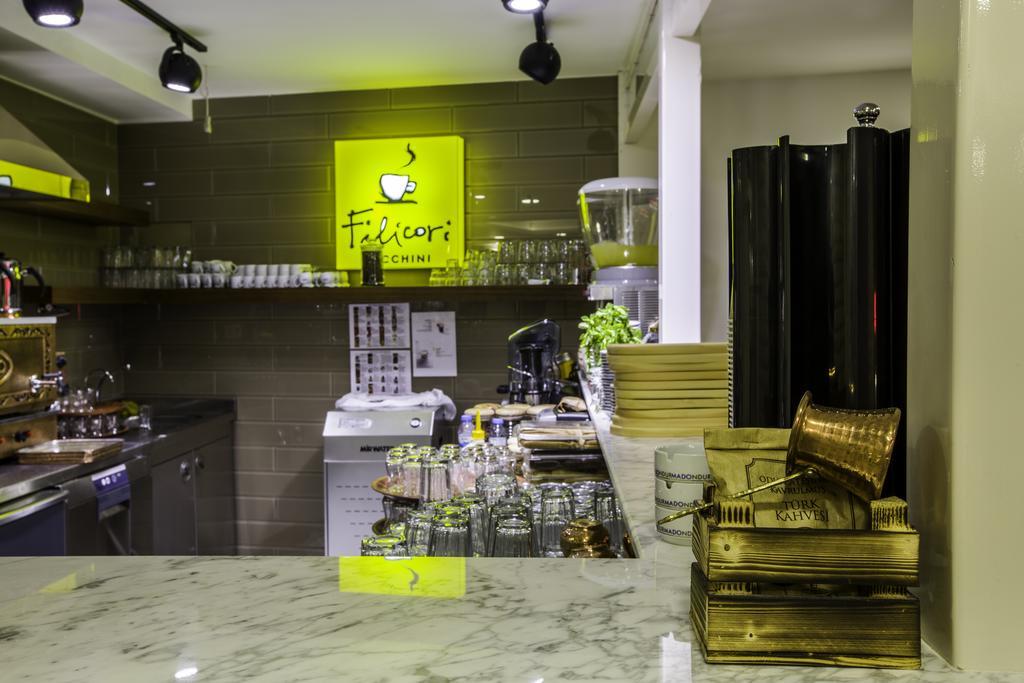Hotel Phosphorion Provincia di Provincia di Istanbul Esterno foto A coffee shop in Cairo, Egypt